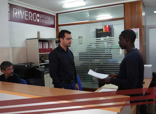 El Gobierno inicia trámites para regularizar a personas extranjeras en situación irregular. Descubre qué se sabe oficialmente y cómo podría afectar a la contratación en tu empresa o negocio.